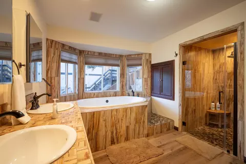 Bath - 708 Circle Ln, Big Bear Lake, CA 92315 photo 2 of 4