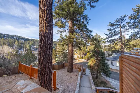 Exterior - 708 Circle Ln, Big Bear Lake, CA 92315 photo 3 of 4