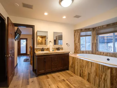 Bath - 708 Circle Ln, Big Bear Lake, CA 92315 photo 1 of 4