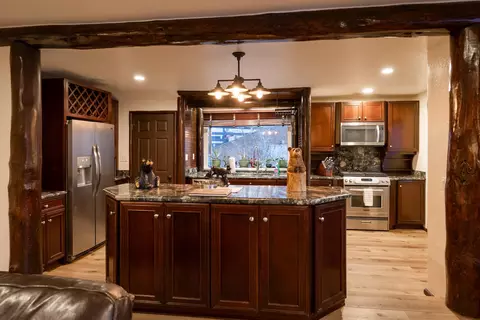 Kitchen - 708 Circle Ln, Big Bear Lake, CA 92315 photo 1 of 8