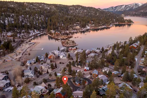 View/Area - 708 Circle Ln, Big Bear Lake, CA 92315 photo 2 of 7
