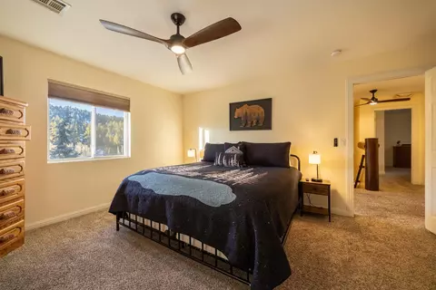 Bedroom - 708 Circle Ln, Big Bear Lake, CA 92315 photo 5 of 11