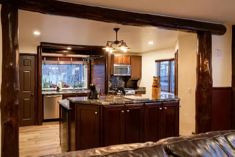 Kitchen - 708 Circle Ln, Big Bear Lake, CA 92315 photo 2 of 8