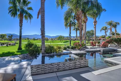 211 Tomahawk Dr, Palm Desert, CA 92211