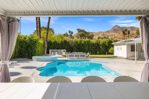 2290 S Bobolink Ln, Palm Springs, CA 92264