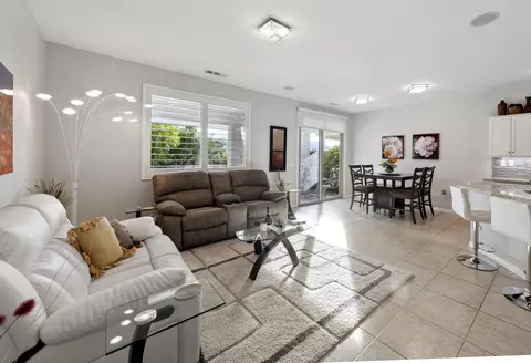 Living - 81587 Avenida Celaya, Indio, CA 92203 photo 1 of 2