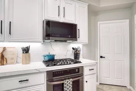 Kitchen - 45673 Big Canyon St, Indio, CA 92201 photo 4 of 6
