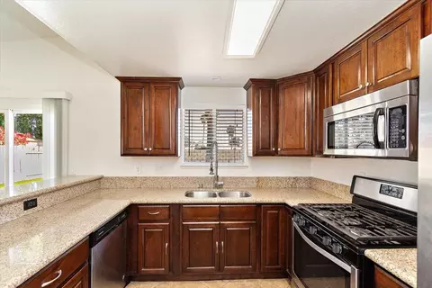 Kitchen - 45302 Yale St, Indio, CA 92201 photo 2 of 4