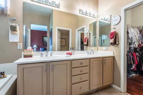 Bath - 80465 Glen Eagles Ct, Indio, CA 92201 photo 2 of 3