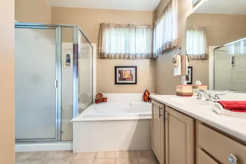 Bath - 80465 Glen Eagles Ct, Indio, CA 92201 photo 1 of 3