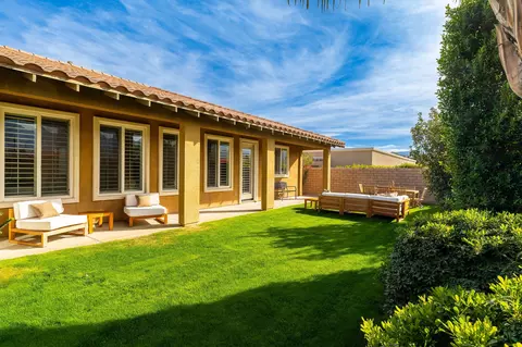 9 Shasta Lake Dr, Rancho Mirage, CA 92270