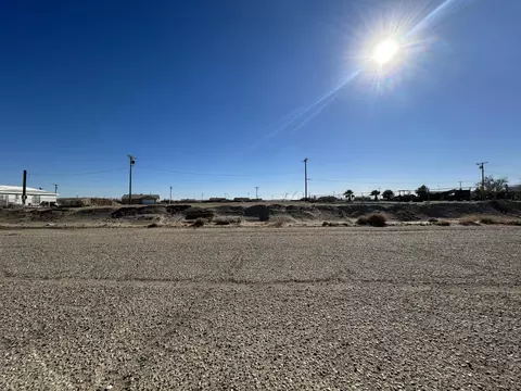 1279 Riviera Cir, Thermal, CA 92274