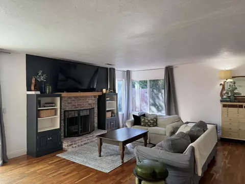 Living - 4928 Sparrow Hawk Ln, Paso Robles, CA 93446 photo 2 of 2