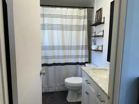 Bath - 4928 Sparrow Hawk Ln, Paso Robles, CA 93446 photo 2 of 4