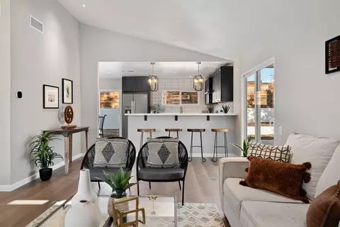 892 Nueva Vista Dr S, Palm Springs, CA 92264
