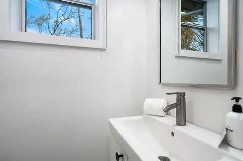 Bath - 8269 Va Rocosa, Joshua Tree, CA 92252 photo 3 of 4