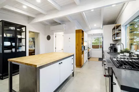 Kitchen - 8269 Va Rocosa, Joshua Tree, CA 92252 photo 5 of 6
