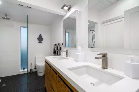 Bath - 8269 Va Rocosa, Joshua Tree, CA 92252 photo 1 of 4