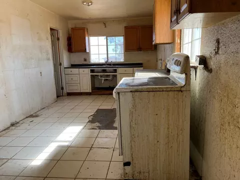 Kitchen - 2237 Pampas Ave, Twentynine Palms, CA 92277 photo 2 of 2