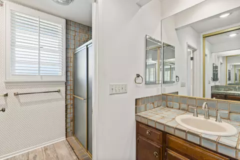 Bath - 2685 Horace St, Riverside, CA 92506 photo 3 of 4