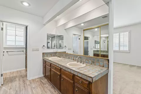 Bath - 2685 Horace St, Riverside, CA 92506 photo 2 of 4