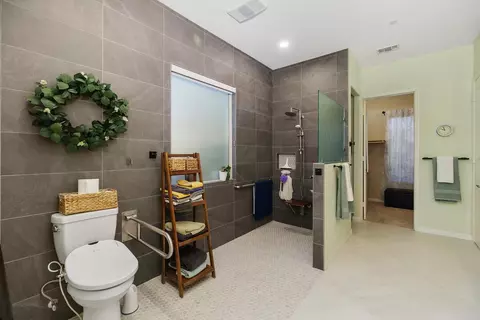Bath - 81687 Corte Monteleon, Indio, CA 92203 photo 5 of 5