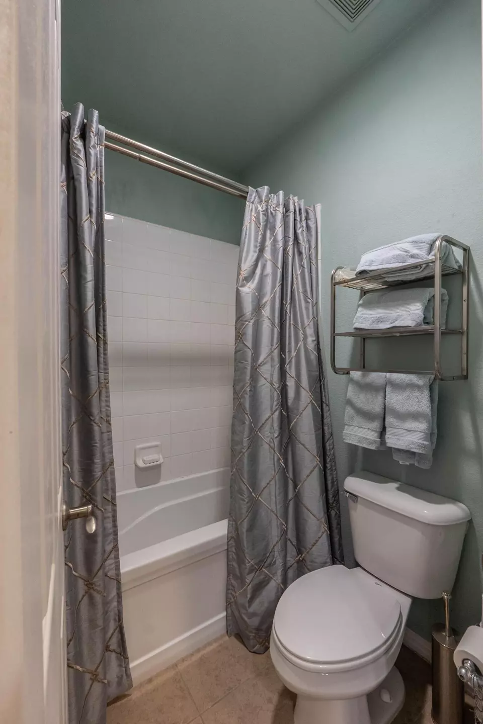 Bath - 73447 Travers St, Palm Desert, CA 92211 photo 6 of 7