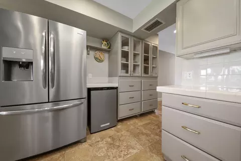 Kitchen - 43409 Lacovia Dr, Bermuda Dunes, CA 92203 photo 3 of 4