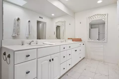 Bath - 43409 Lacovia Dr, Bermuda Dunes, CA 92203 photo 3 of 4