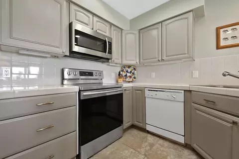 Kitchen - 43409 Lacovia Dr, Bermuda Dunes, CA 92203 photo 4 of 4