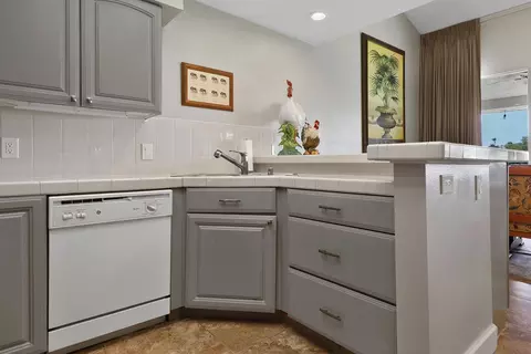 Kitchen - 43409 Lacovia Dr, Bermuda Dunes, CA 92203 photo 1 of 4