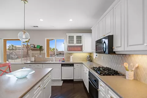 Kitchen - 42745 Ponte Ct, Indio, CA 92203 photo 3 of 8