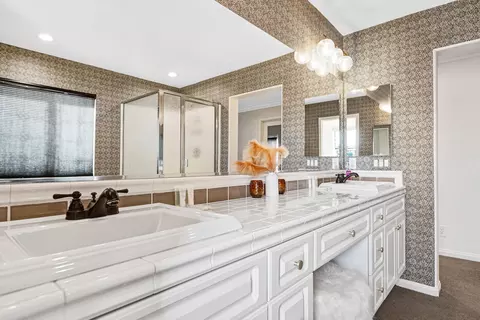 Bath - 42745 Ponte Ct, Indio, CA 92203 photo 4 of 7