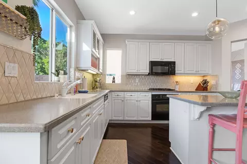 Kitchen - 42745 Ponte Ct, Indio, CA 92203 photo 7 of 8