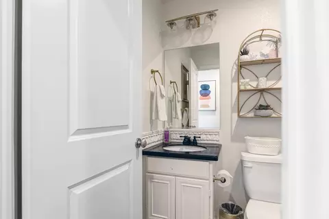Bath - 42745 Ponte Ct, Indio, CA 92203 photo 2 of 7