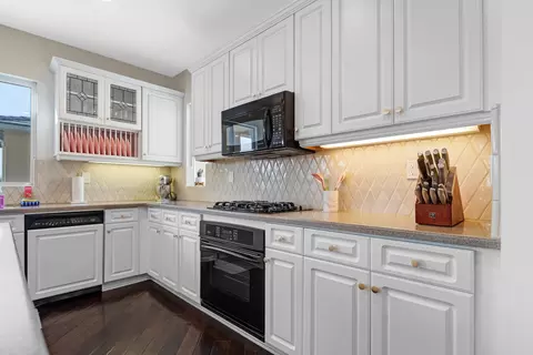 Kitchen - 42745 Ponte Ct, Indio, CA 92203 photo 5 of 8
