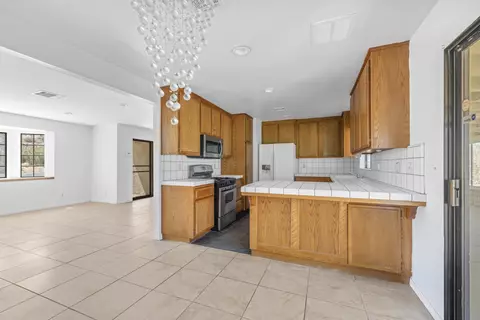 Kitchen - 55710 Free Gold Dr, Yucca Valley, CA 92284 photo 1 of 3
