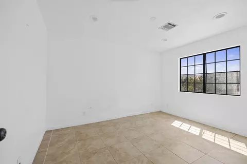 Bedroom - 55710 Free Gold Dr, Yucca Valley, CA 92284 photo 4 of 11