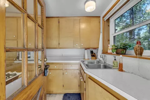 Kitchen - 26975 Idyllwild Rd, Idyllwild, CA 92549 photo 1 of 6