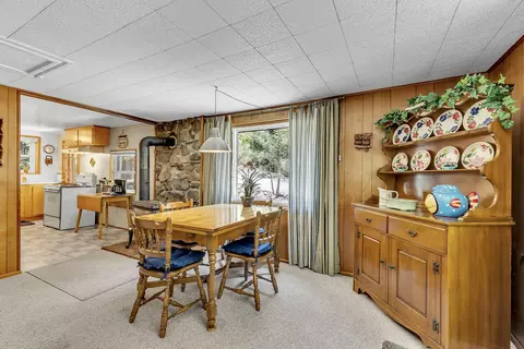Dining - 26975 Idyllwild Rd, Idyllwild, CA 92549 photo 4 of 5