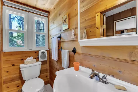 Bath - 26975 Idyllwild Rd, Idyllwild, CA 92549 photo 2 of 3