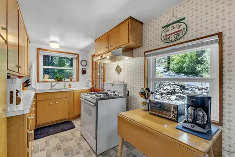 Kitchen - 26975 Idyllwild Rd, Idyllwild, CA 92549 photo 5 of 6