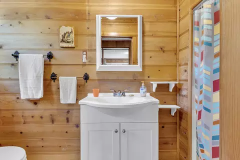 Bath - 26975 Idyllwild Rd, Idyllwild, CA 92549 photo 1 of 3