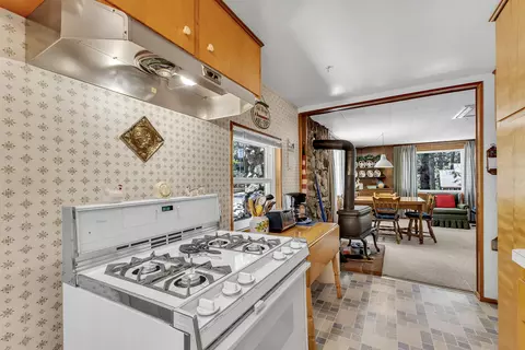 Kitchen - 26975 Idyllwild Rd, Idyllwild, CA 92549 photo 4 of 6