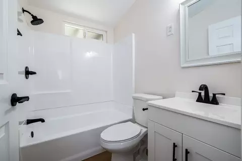 Bath - 83051 Emerald Ave, Indio, CA 92201 photo 2 of 2