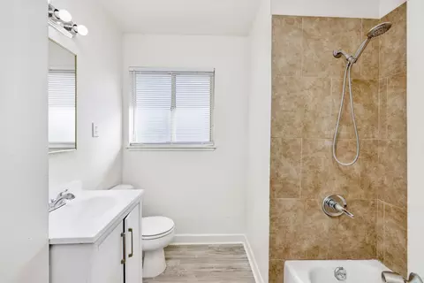 Bath - 81437 Francis Ave, Indio, CA 92201 photo 1 of 2