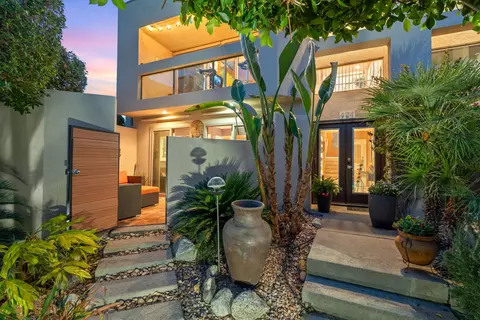 474 Village Sq W, Palm Springs, CA 92262