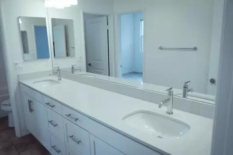 Bath - 1821 Montecito Ln, Redlands, CA 92374 photo 3 of 3