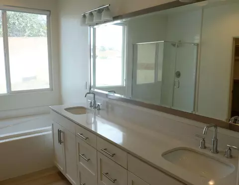 Bath - 1821 Montecito Ln, Redlands, CA 92374 photo 1 of 3