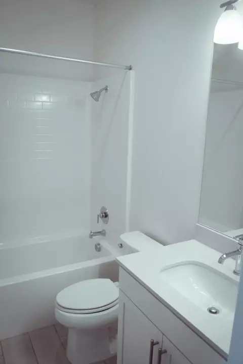Bath - 1821 Montecito Ln, Redlands, CA 92374 photo 2 of 3